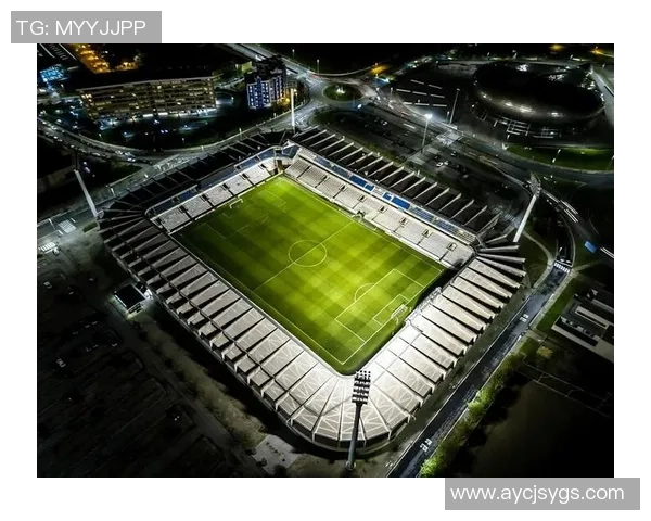 最美足球球星闪耀绿茵场演绎激情与颜值并存的传奇时刻