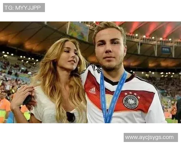 球星足球女友是谁揭秘 网友热议背后故事和感情生活