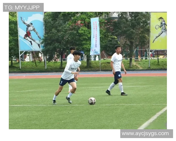 足球巨星风采尽显 球场英姿展现独特魅力与无限激情